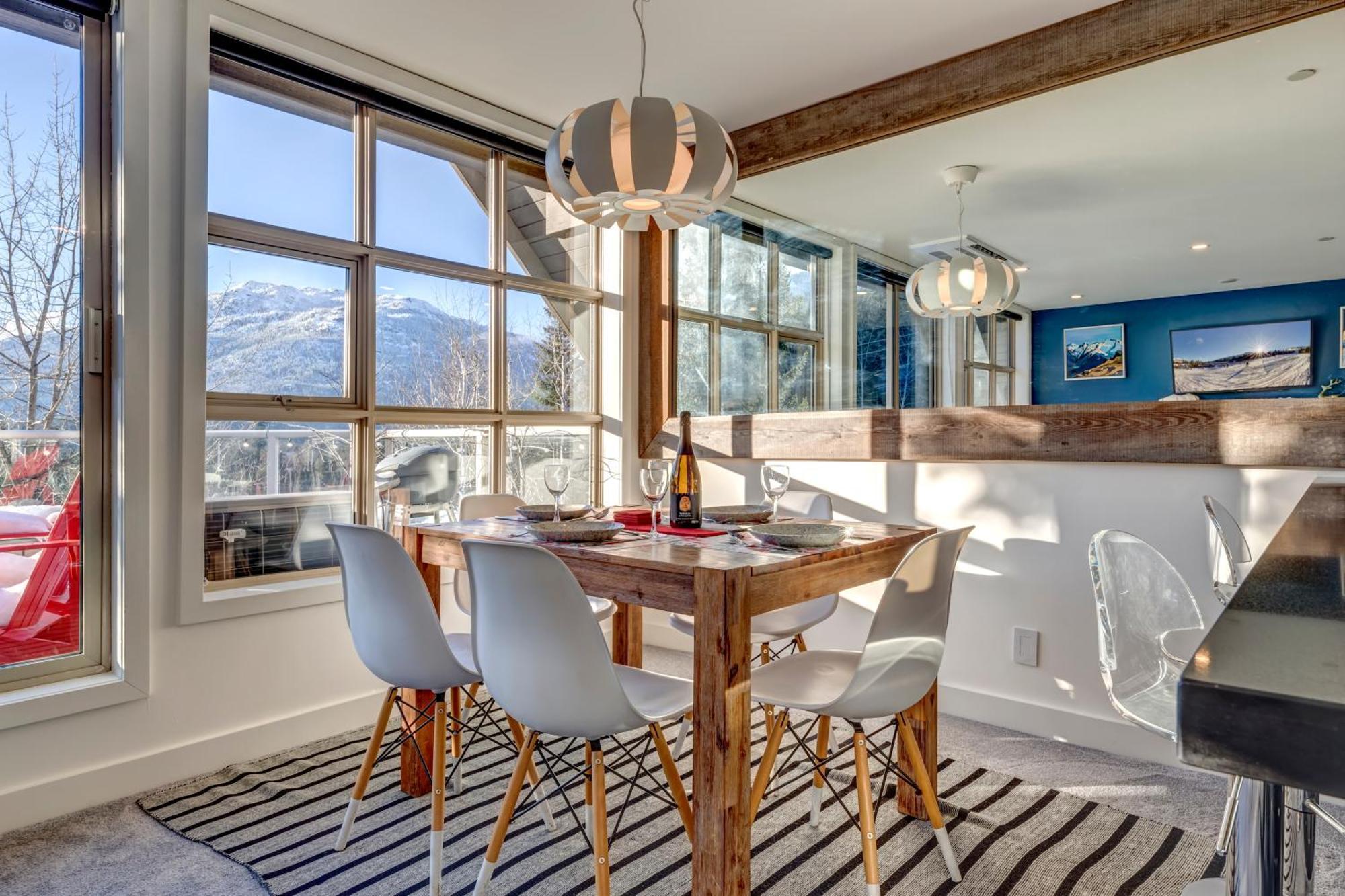 The Lookout Penthouse // A Luxe Suite In Уислър Екстериор снимка