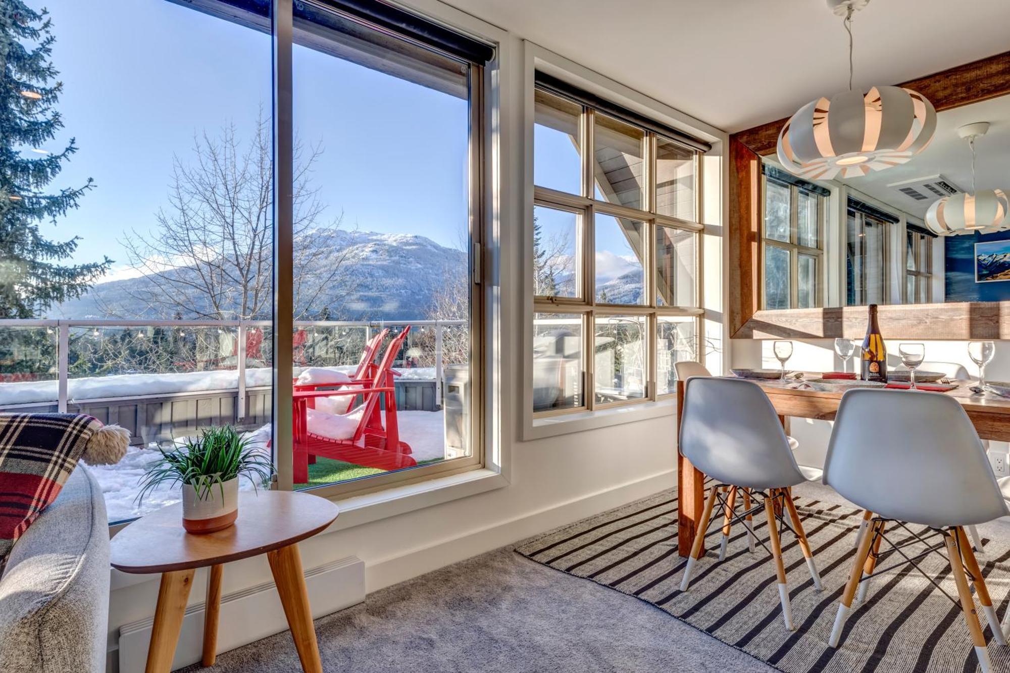 The Lookout Penthouse // A Luxe Suite In Уислър Екстериор снимка