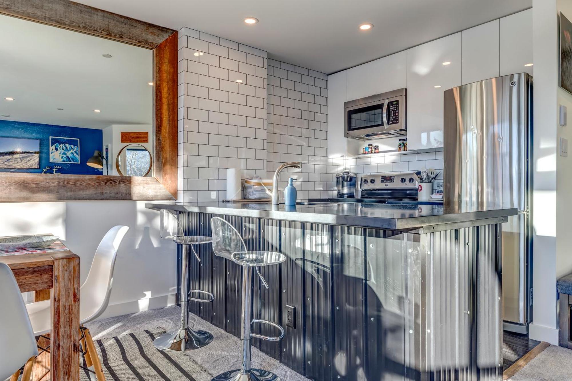 The Lookout Penthouse // A Luxe Suite In Уислър Екстериор снимка