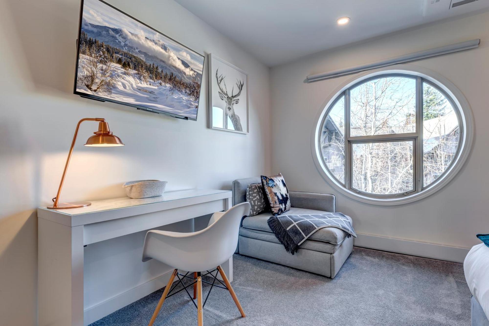 The Lookout Penthouse // A Luxe Suite In Уислър Екстериор снимка
