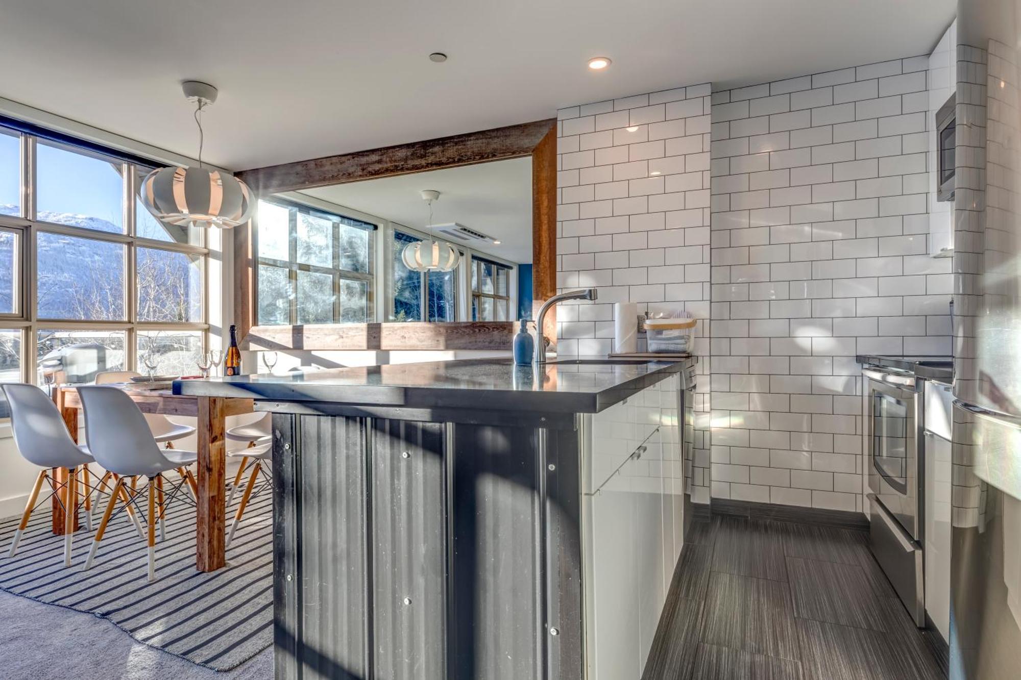 The Lookout Penthouse // A Luxe Suite In Уислър Екстериор снимка